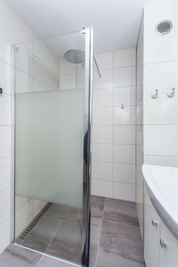 Apartment Above Motlawa Gdansk Bagian luar foto