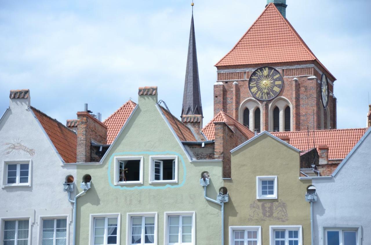 Apartment Above Motlawa Gdansk Bagian luar foto