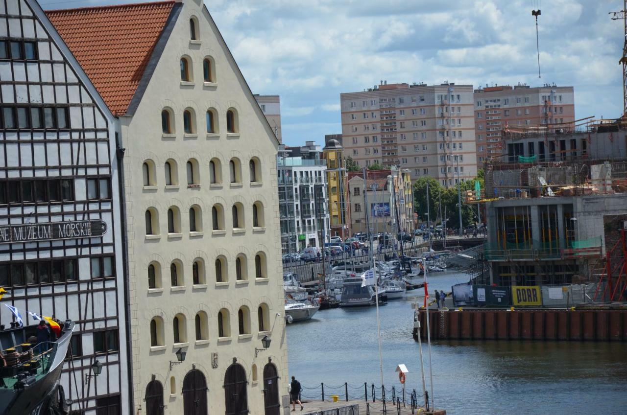 Apartment Above Motlawa Gdansk Bagian luar foto